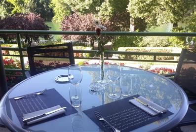 Hôtel - Restaurant BEAU RIVAGE**